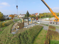 Das Limes Tor beim Aufbau im Gartenschaugelände